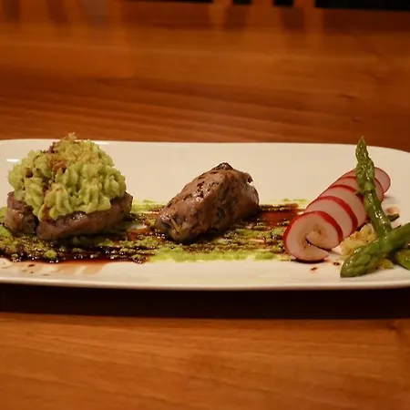 Crystal Chalet Hotel *