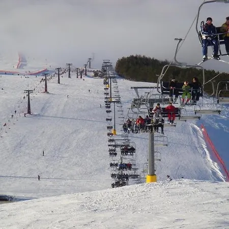 מלון Crystal Chalet *